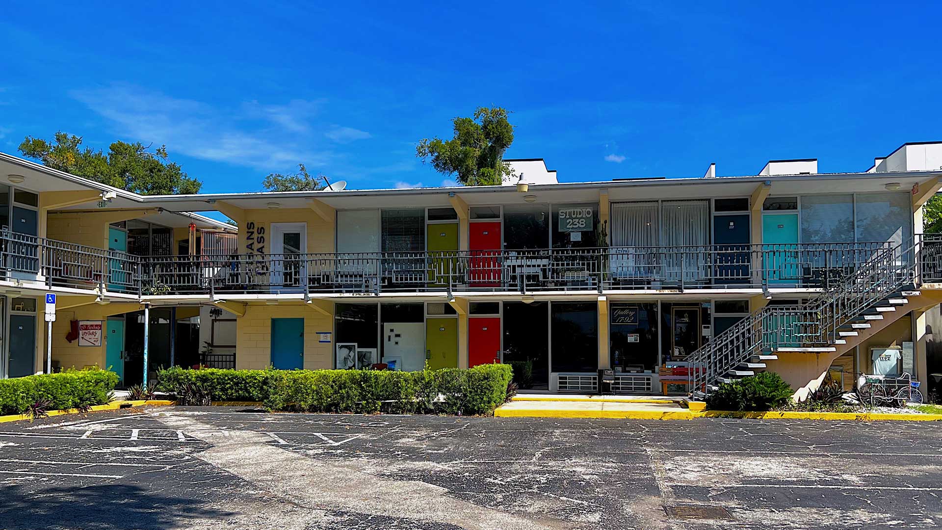 Former Abandoned Motel in Orlando is a Place for Art and Community